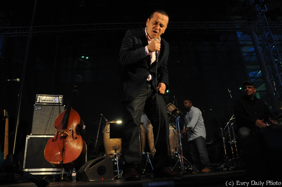 Evry Daily Photo - Fete de la Musique Evry 2010 - Yuri Buenaventura - large - 4735760129.jpg